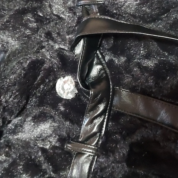 De'rotchild- Faux Fur, Size- S Cropped, Belted Fitted Evening Dress-Up Jacket. - Picture 5 of 10